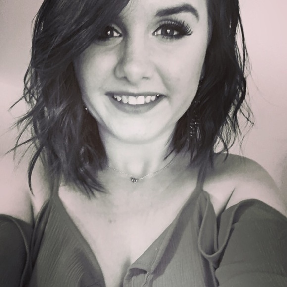 Meet your Posher, Gracelyn - Picture 2 of 2